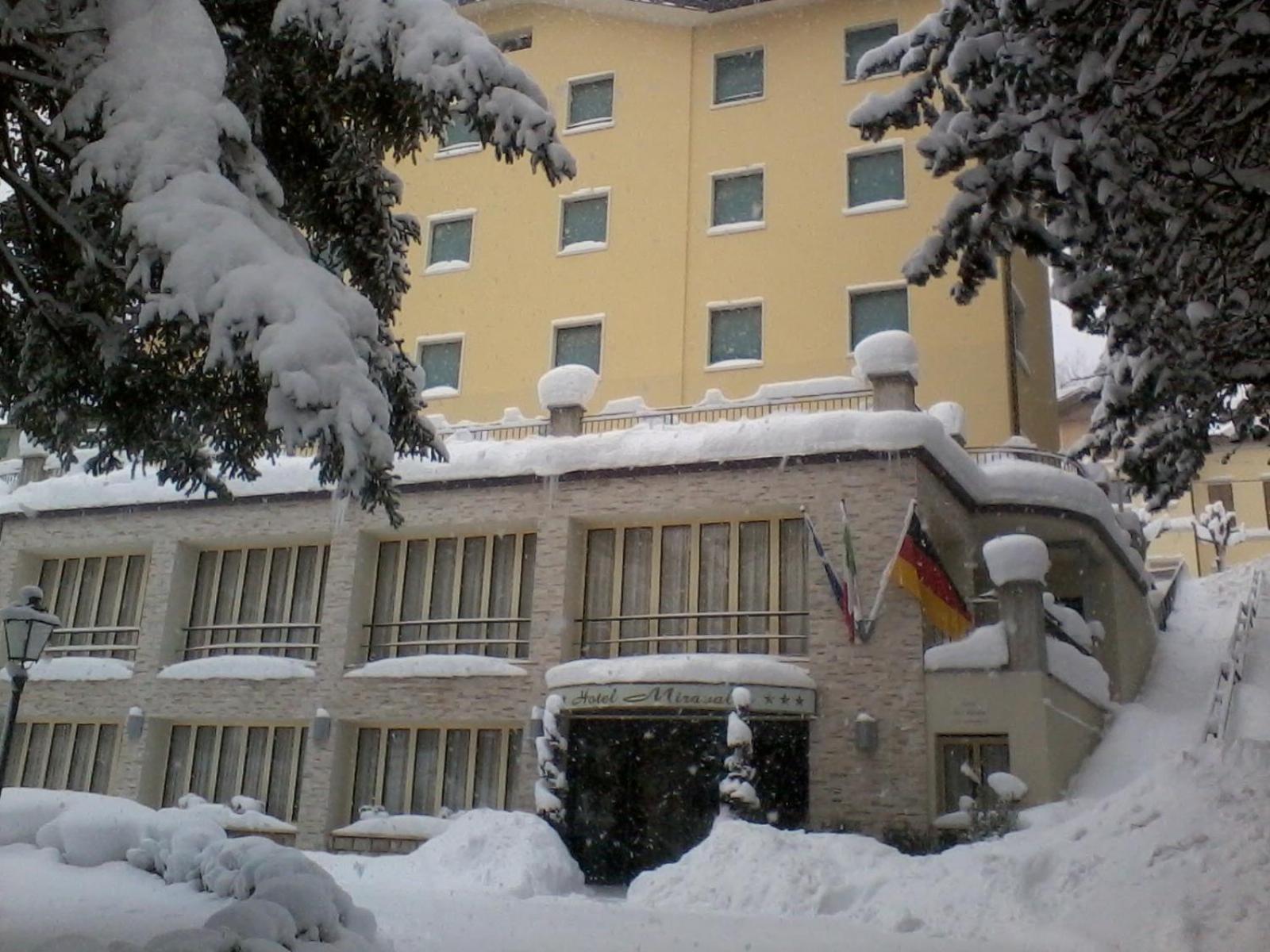 Hotel Miravalle 2000 Lizzano In Belvedere Exterior foto